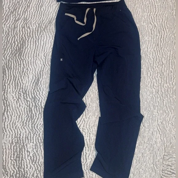 New FIGS men’s Axim Scrubs Pants Drawstring 7 pockets cargo Large Navy Blue - Picture 14 of 14